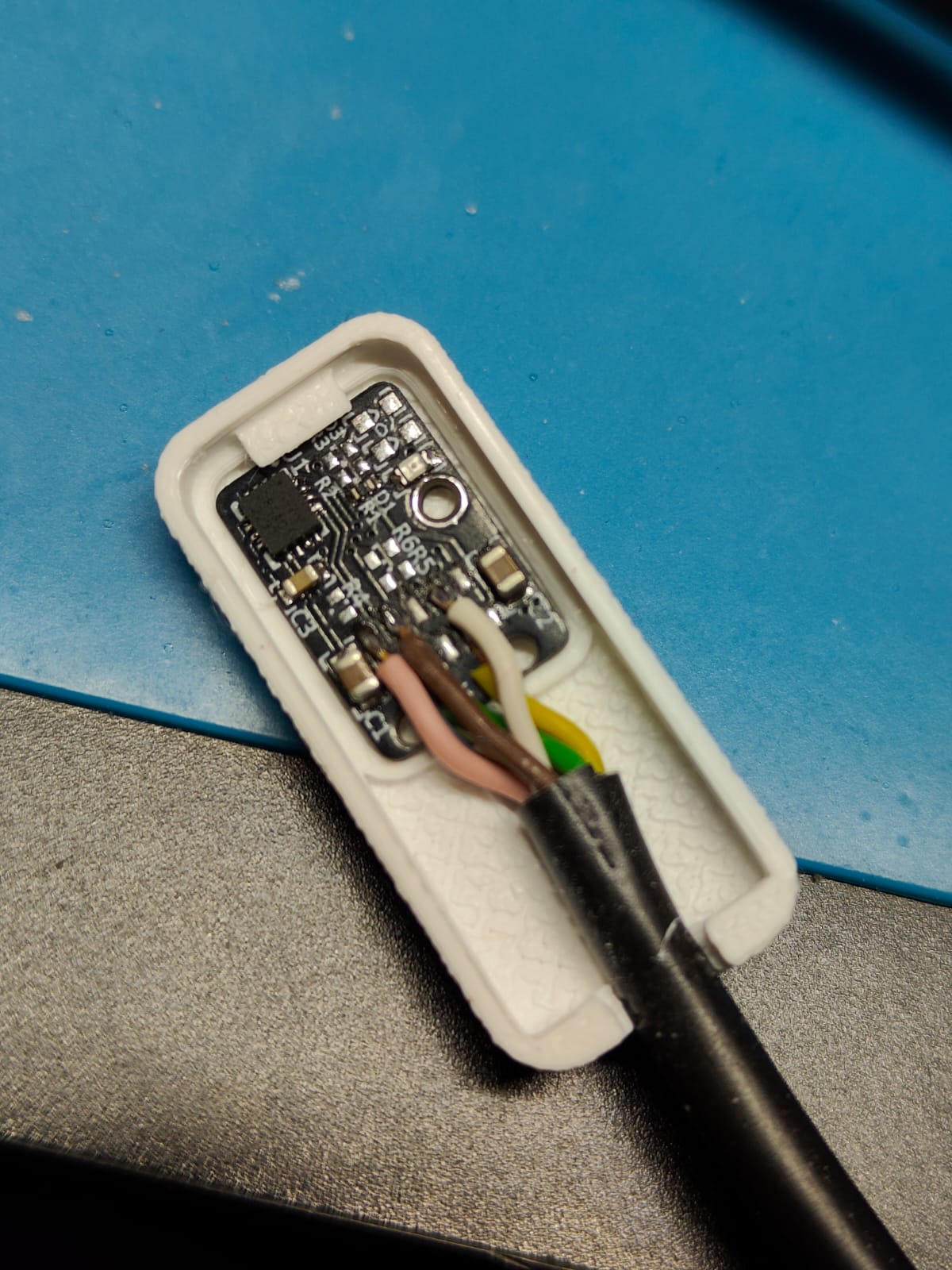 IMU sensor in white 3D-printed enclosure with SPI cable
